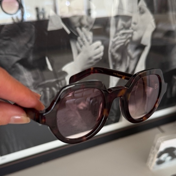 Designer Sapporo Japan Feel The Pawa Tortoise and Rose Sunglasses unisex main image 4